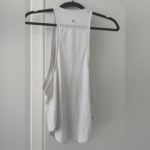White lululemon tank top